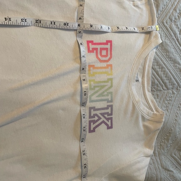 Bundle Victoria's Secret Puffer Vest & Tshirt. - Picture 11 of 11